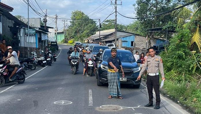 Aparat-kepolisian-dari-satlantas-Polres-Badung-saat-melakukan-olah-TKP-pasca-kecelakaan.jpg