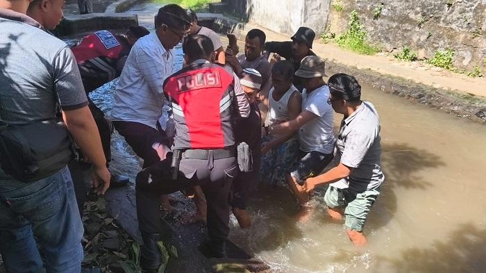 Diduga Epilepsi Kambuh, Edi Ditemukan Tak Bernyawa di Aliran Sungai, Motor Jatuh ke Gorong-Gorong - Tribun-bali.com