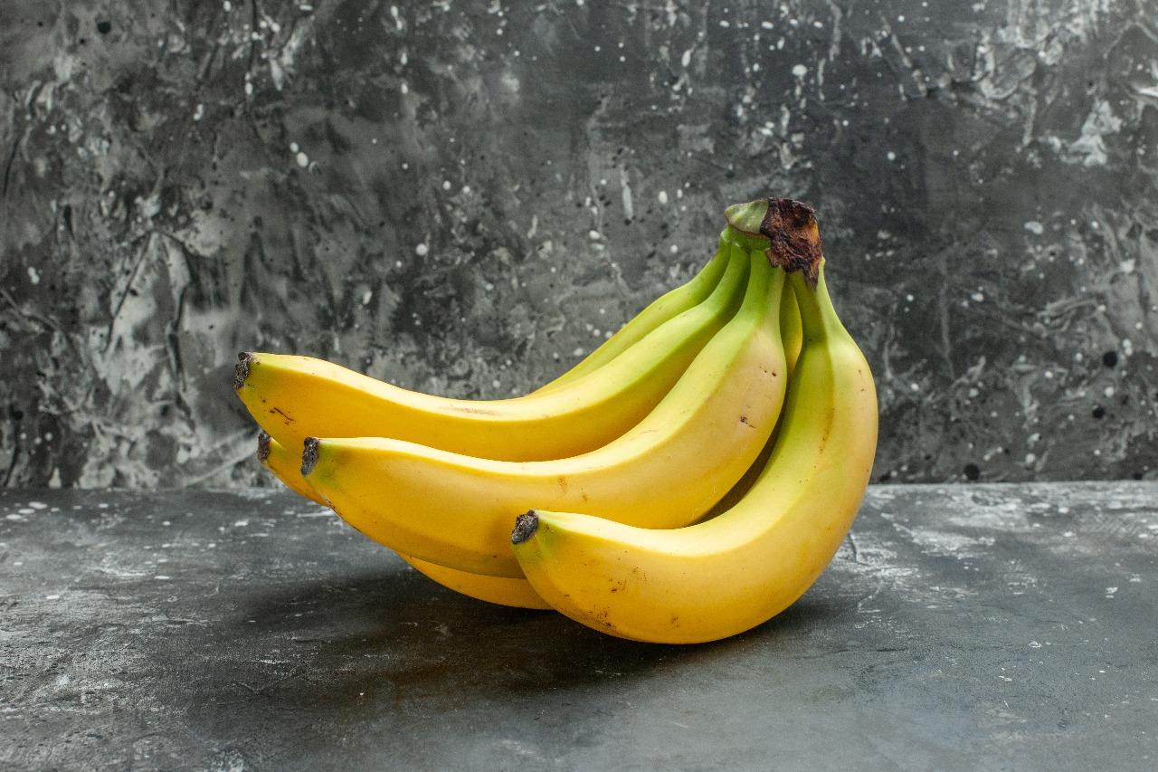 Arti-Mimpi-Memberi-Pisang-Melambangkan-Kemurahan-Hati-dan-Kebaikan.jpg