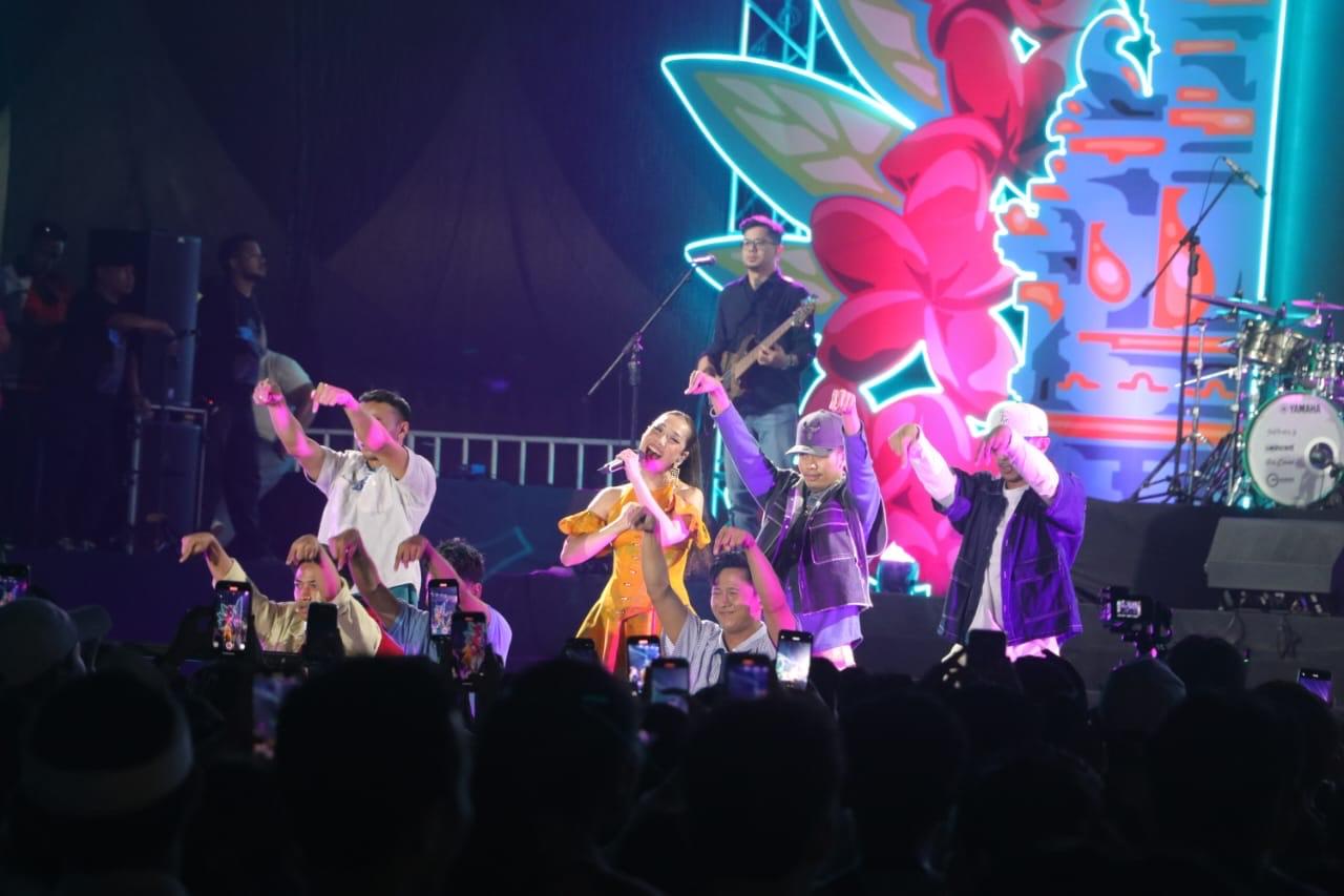 BCL-Pukau-Ribuan-Pengunjung-Hari-Pertama-The-Nusa-Dua-Festival-2025-di-Bali.jpg
