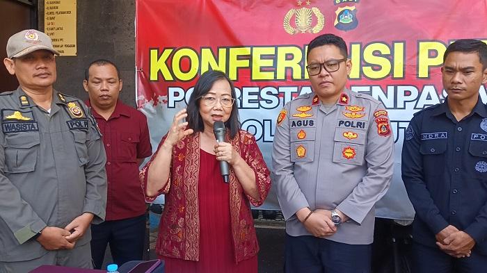 BERI-KETERANGAN-Ketua-Tim-Dokter-KejiwaanRSUP-Prof-Ngoerah-dr-Lely-Setyawati-Kurniawan.jpg