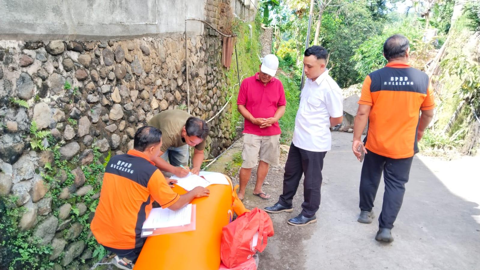 BPBD-Buleleng-saat-melakukan-analisis-pasca-peristiwa-longsor-di-Banjar-Dinas-Kaja-Kangin.jpg
