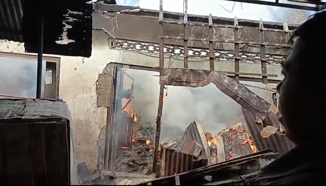 BREAKING-NEWS-Pasar-Desa-Tegak-Klungkung-Terbakar.jpg