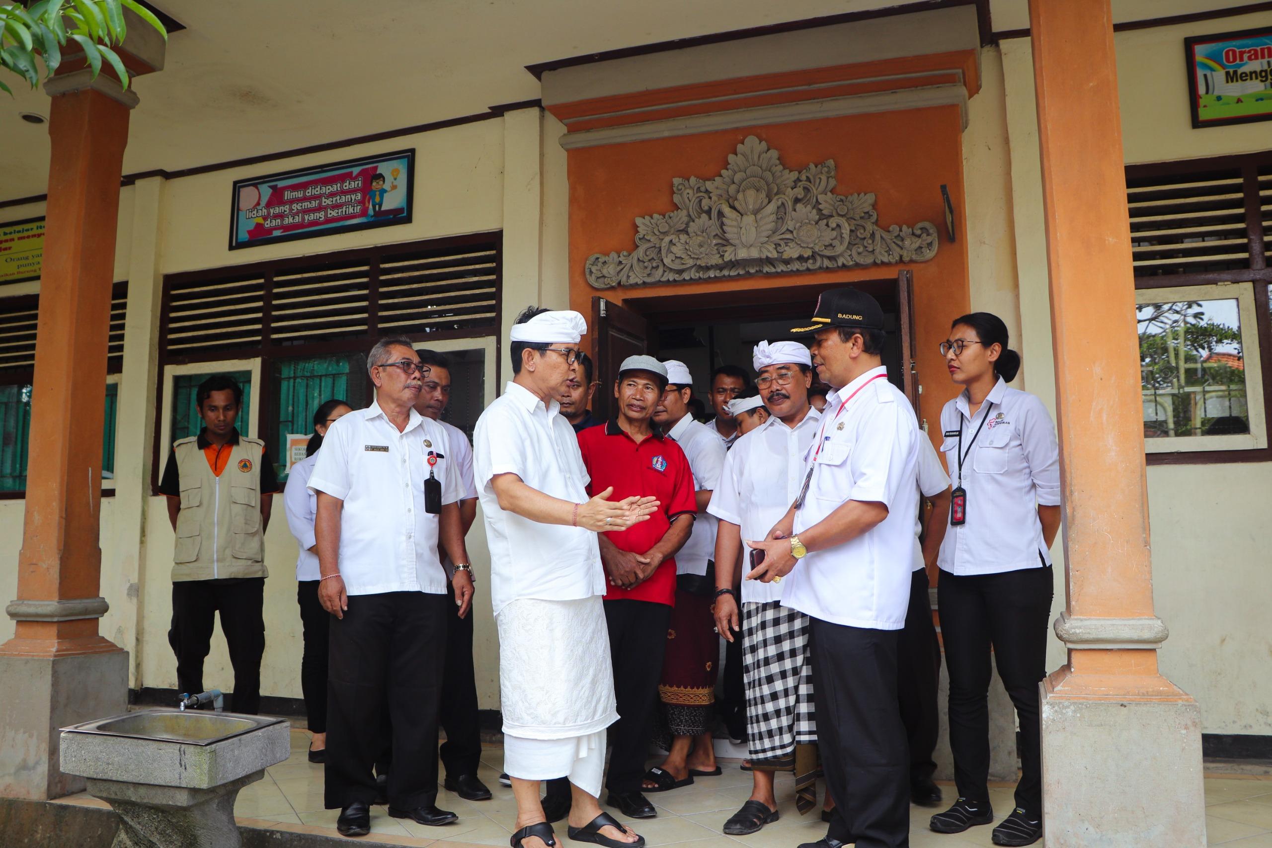 Bangunan-SD-3-Bongkasa-Rusak-Dipastikan-Cepat-Diperbaiki.jpg