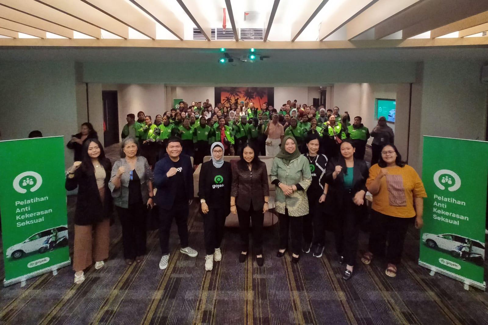 Berfoto-bersama-dalam-acara-pelatihan-Anti-Kekerasan-Seksual-bagi-para-mitra-Gojek-di-Bali.jpg