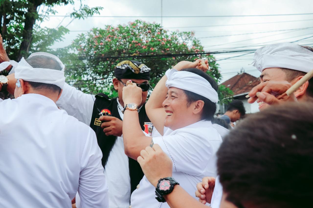 Bupati-Badung-I-da-Adat-Kad-dan-Puseh-Kapal-Senin-1010.jpg