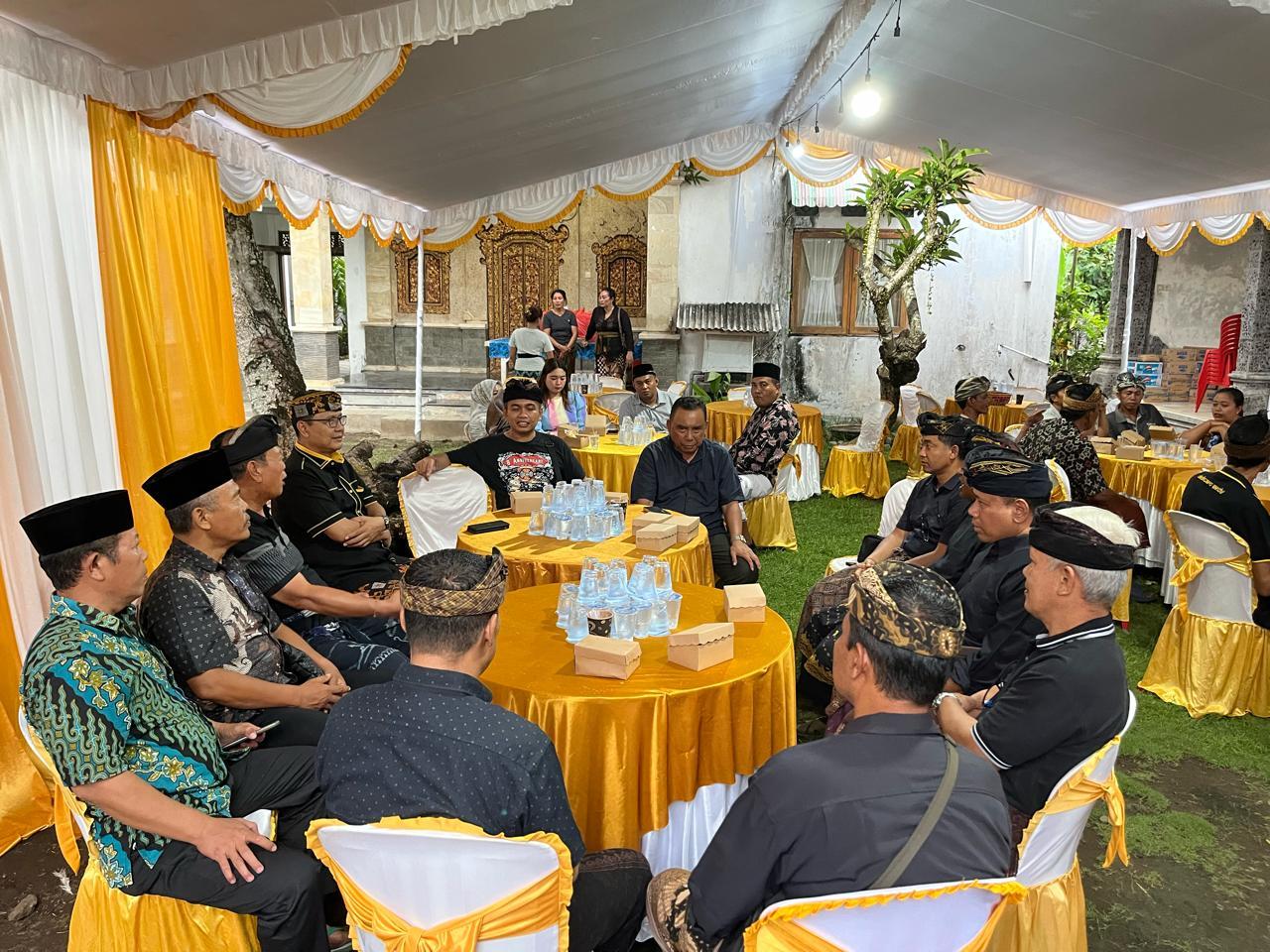 Bupati-Jembrana-I-Nengah-Tamba-bersama-jajaran-melayat-ke-rumah-duka-Kadek-Narendra-Krisnanda.jpg