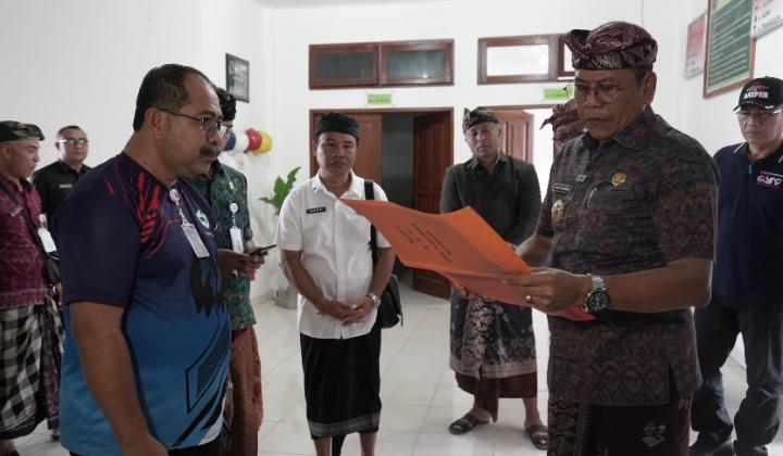 Bupati-Karangasem-I-Gusti-Putu-Parwata-menyoroti-disiplin-pegawai.jpg