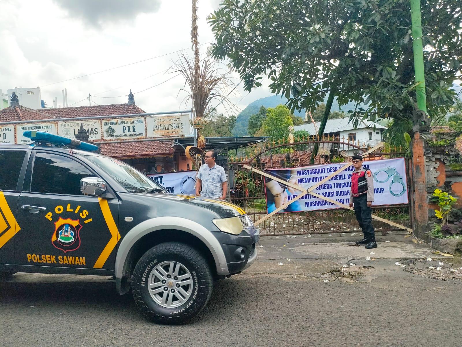 Bupati-Sutjidra-Sesalkan-Aksi-Penyegelan-Kantor-Kepala-Desa-Sudaji-Bali-Segera-Jadwalkan-Mediasi.jpg