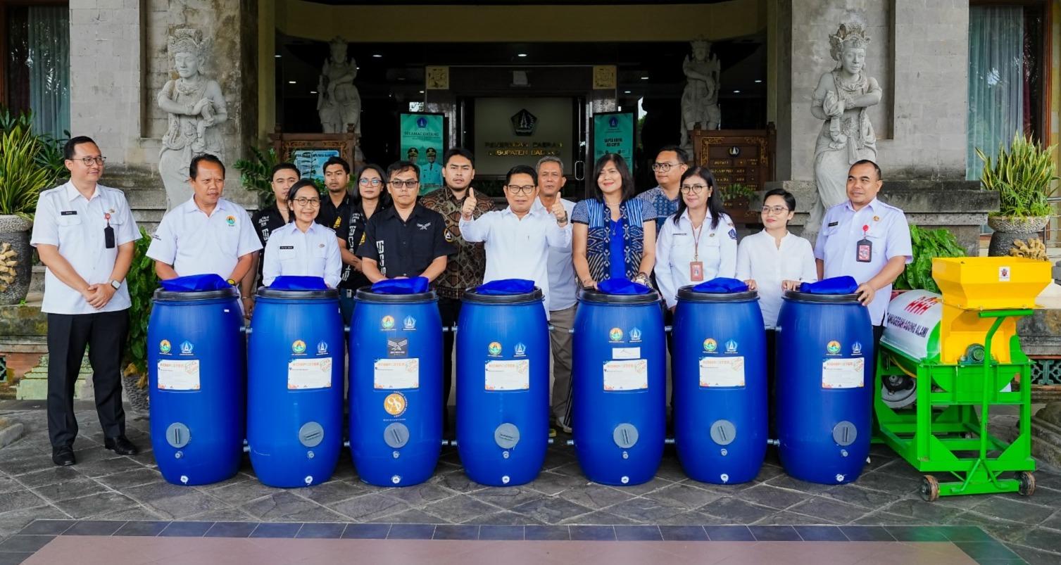 Bupati-Terima-Bantuan-Tong-Komposter-Program-TJSP-Badung-Apresiasi-Kontribusi-Pelaku-Usaha.jpg
