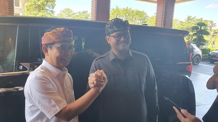 Bupati-Wakil-Bupati-Badung-jabat-tangan-63.jpg