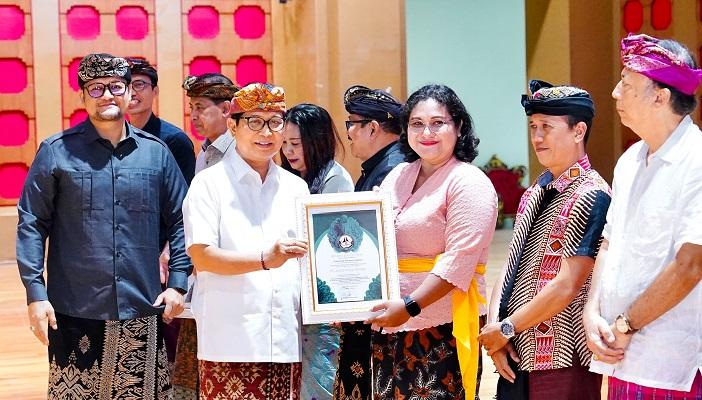 Bupati-Wayan-Adi-Arnawa-dan-Wabup-Bagus-Alit-Sucipta-saat-hadiri-acara-Koordinasi1.jpg