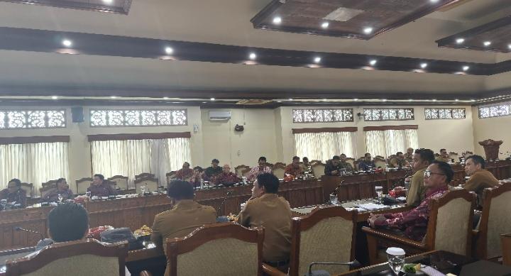 DPRD-Bali-bahas-status-tanah-SMA-Negeri-1-Sidemen.jpg