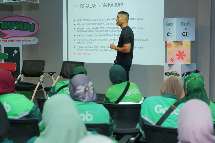 Dennis-Laoh-menjelaskan-bahwa-Mitra-Pengemudi-perempuan-memiliki-mobilitas-tinggi.jpg