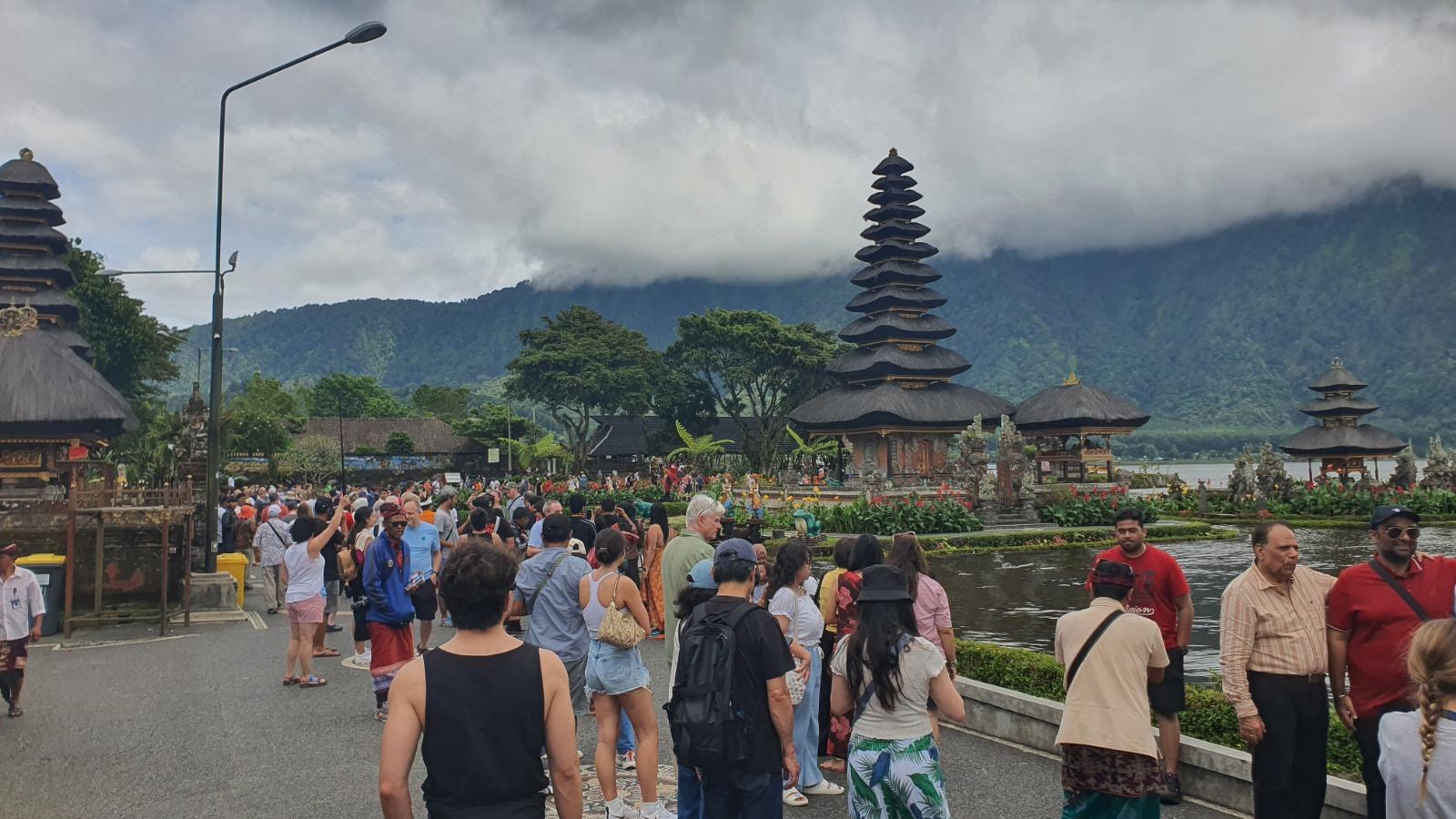 Nataru, Didominasi Wisatawan India Dan Eropa, Ulun Danu Beratan Bali Catat Peningkatan Kunjungan