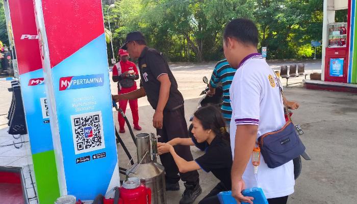 Dinas-Koperasi-UKM-Perindustrian-dan-Perdagangan-Jembrana-monitoring-di-salah-satu-SPBU.jpg