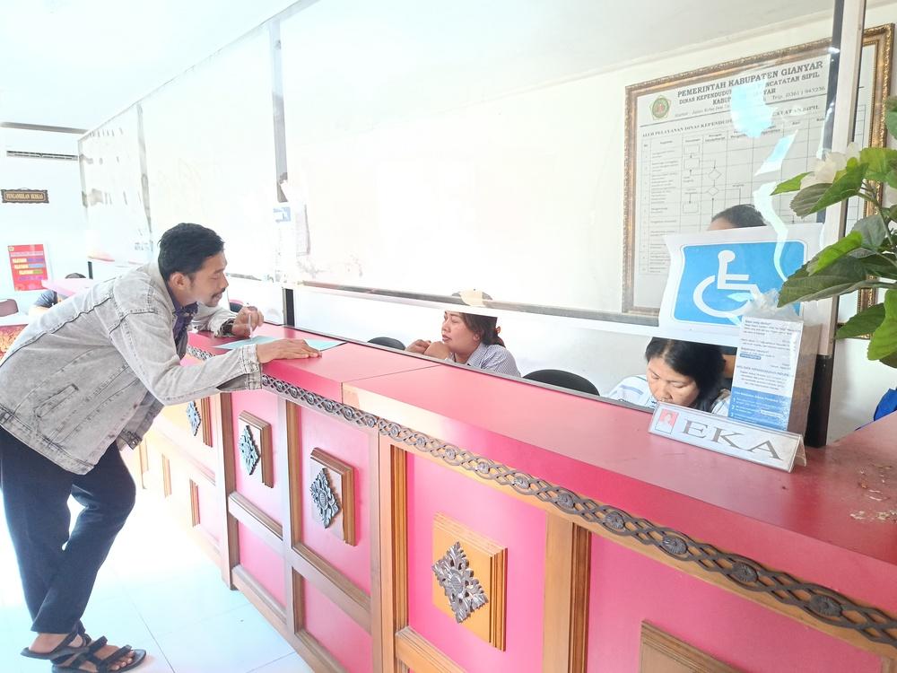 Disdukcapil-Gianyar-tetap-layani-perekaman-dan-pencetakan-e-KTP-di-hari-libur.jpg