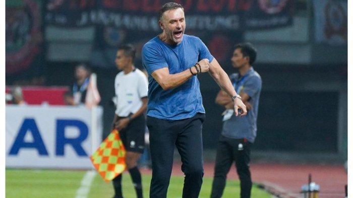 Emosi-dan-kekecewaan-pelatih-Persija-Jakarta-Thomas-Doll.jpg