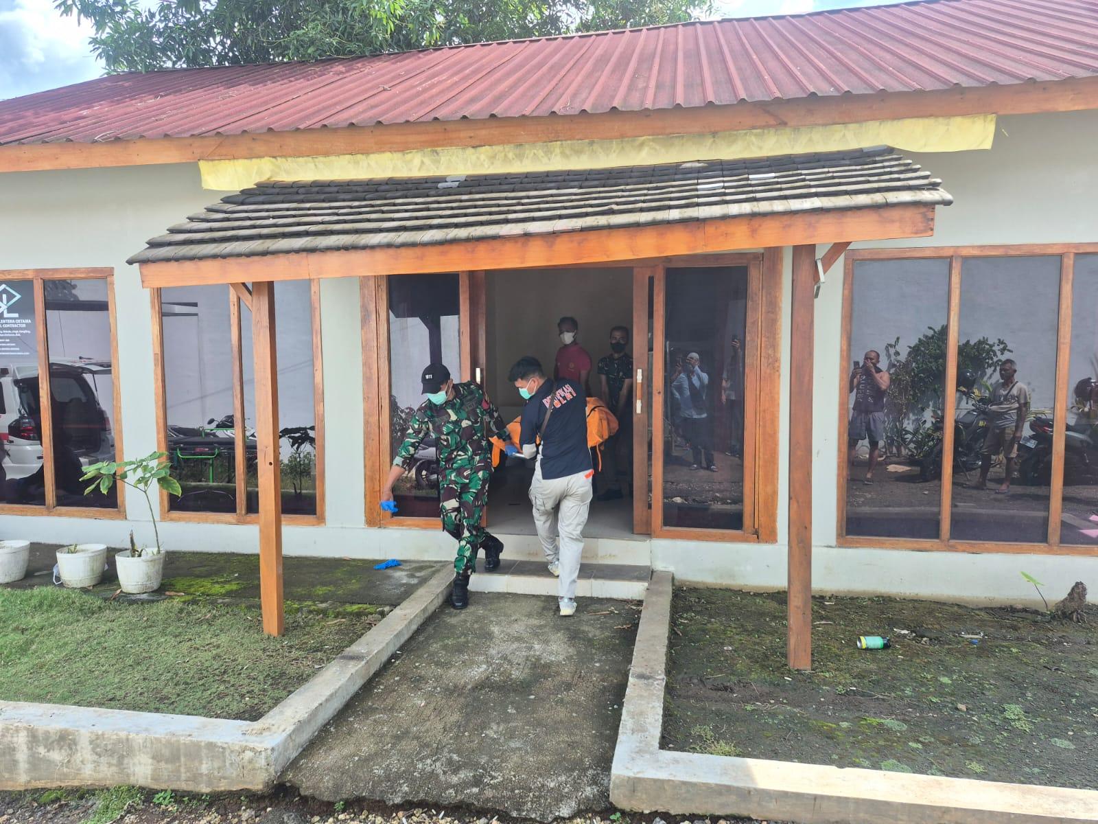 Evakuasi-jenazah-Ngatono-45-di-Jimbaran.jpg