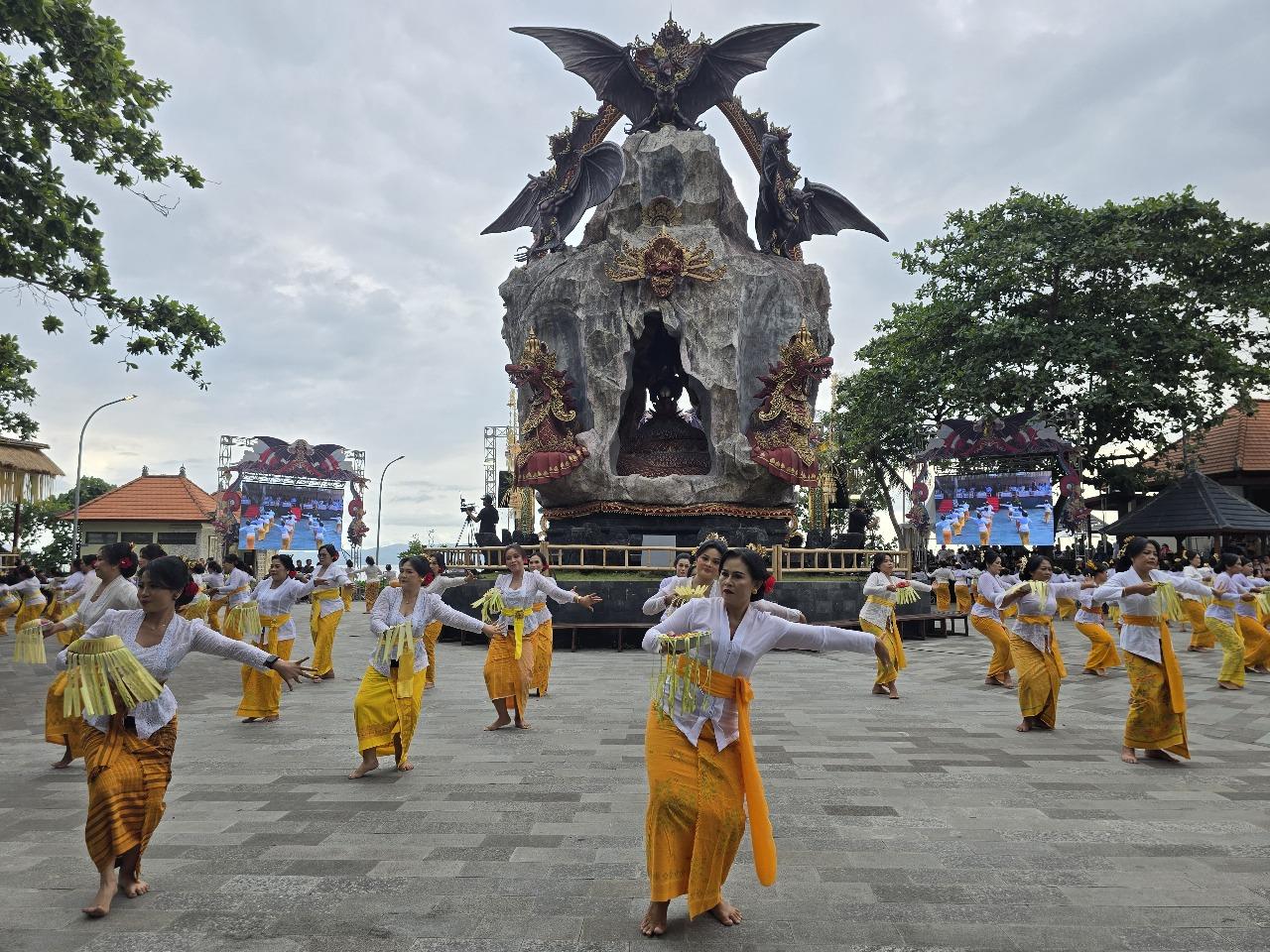 Festival Goa Lawah perdana resmi digelar di Plaza Kuliner Desa Pesinggahan, Kecamatan Dawan, Jumat 21 November 2025. Festival Goa Lawah Perdana, Bupati Satria Dorong Penguatan Daya Saing Pariwisata Klungkung Bali