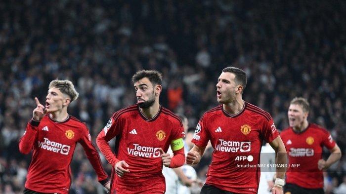 Gelandang-Manchester-United-Bruno-Fernandes-kedua-dari-kiri-merayakan-gol-ke-gawang-Copenhagen.jpg