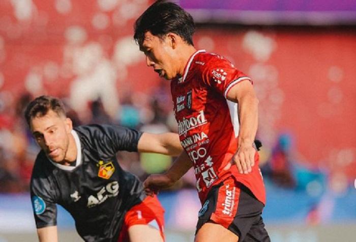Gelandang-Mitsuru-Maruoka-kanan-di-laga-Bali-United-lawan-Persik-Kediri.jpg