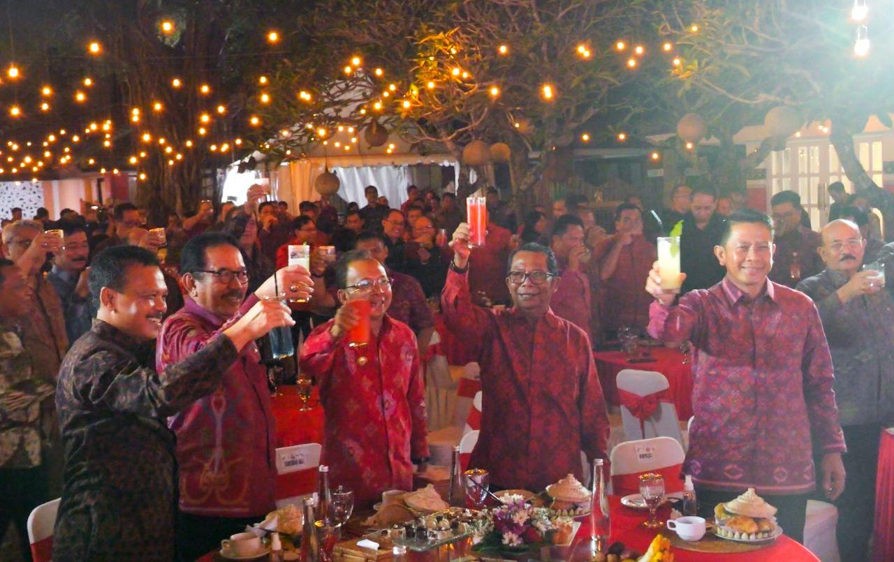 Gubernur-Bali-Wayan-Koster-bersama-Wakil-Gubernur-Bali-Tjokorda-Oka-Artha-Ardana-Sukawati.jpg