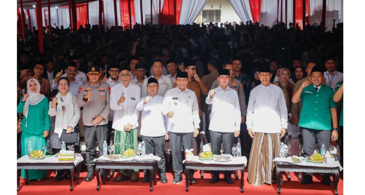 Pengukuhan pengurus Pimpinan Wilayah Gerakan Pemuda (GP) Ansor Jawa Tengah, masa khidmat 2025-2029 di Pondok Pesantren Asshodiqiyah, Kota Semarang, Minggu, 2 November 2025. Gubernur Jawa Tengah Ahmad Luthfi Tunggu Gerak Nyata GP Ansor Jateng dalam Sinergi Pembangunan