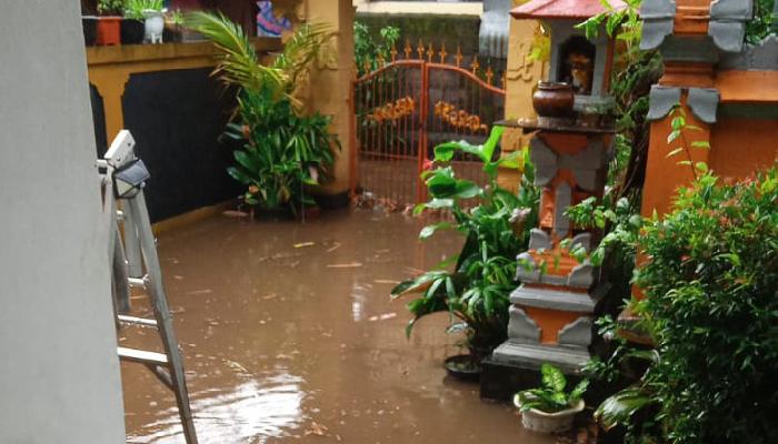 Hujan-deras-sebanyak-enam-rumah-warga-di-Banjar-Kecicang-Bali-9.jpg