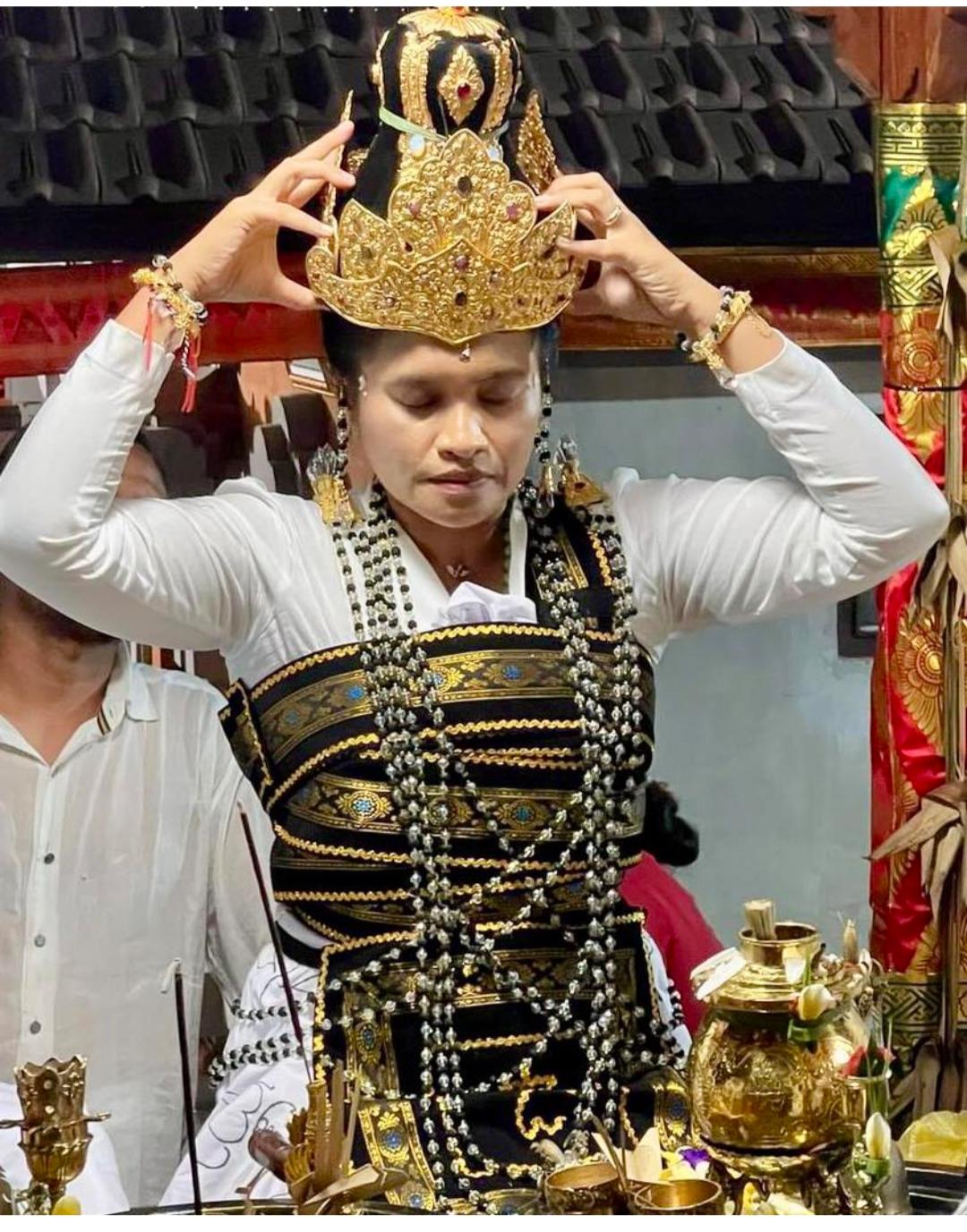 Sempat Lepas Status Sulinggih Saat Nikahi Bule, Komang Widiantari Madiksa Lagi? Akui untuk Mengabdi!