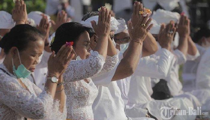 Doa Mohon Perlindungan dalam Agama Hindu saat Sakit, Lengkap Mantra Om Tryambakam dan Artinya - Tribun-bali.com