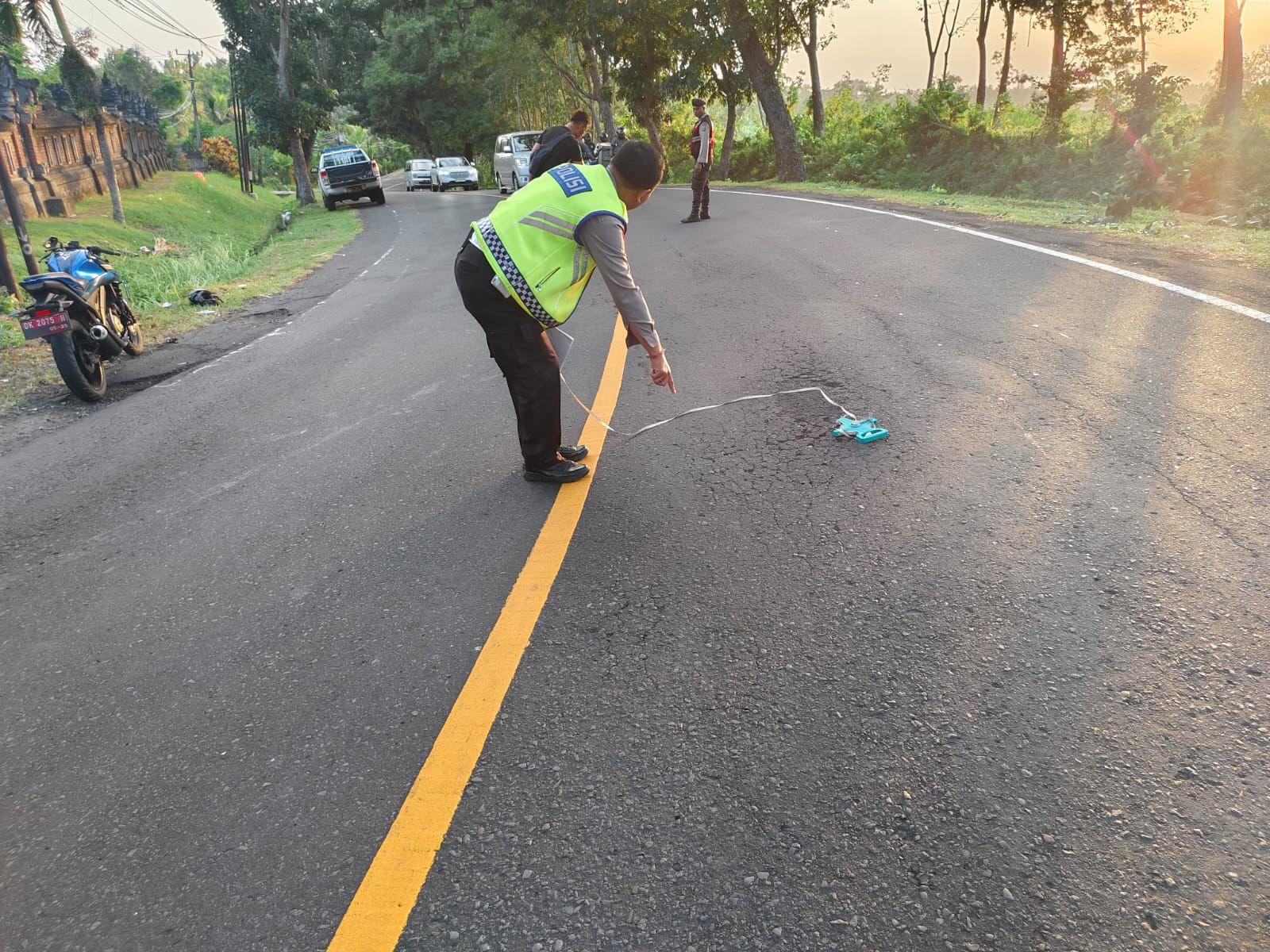 Jalan-Denpasar-Gilimanuk-Kembali-Makan-Nyawa-Kepala-dan-Tangan-ASN-Dilindas-Fuso.jpg