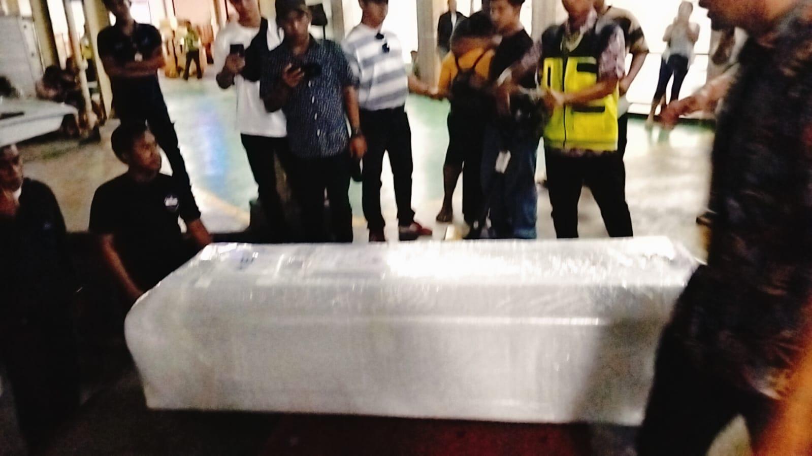 Jenazah-PMI-asal-Jembrana-Tiba-di-Rumah-Duka-Relawan-Dharma-Bantu-Fasilitasi.jpg