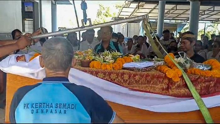 Jenazah-eks-Bupati-Jembrana-dikremasi.jpg