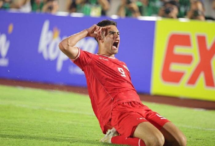 bali/Jens-Raven-melakukan-selebrasi-hormat-setelah-cetak-gol-bagi-Timnas-Indonesia-U20.jpg