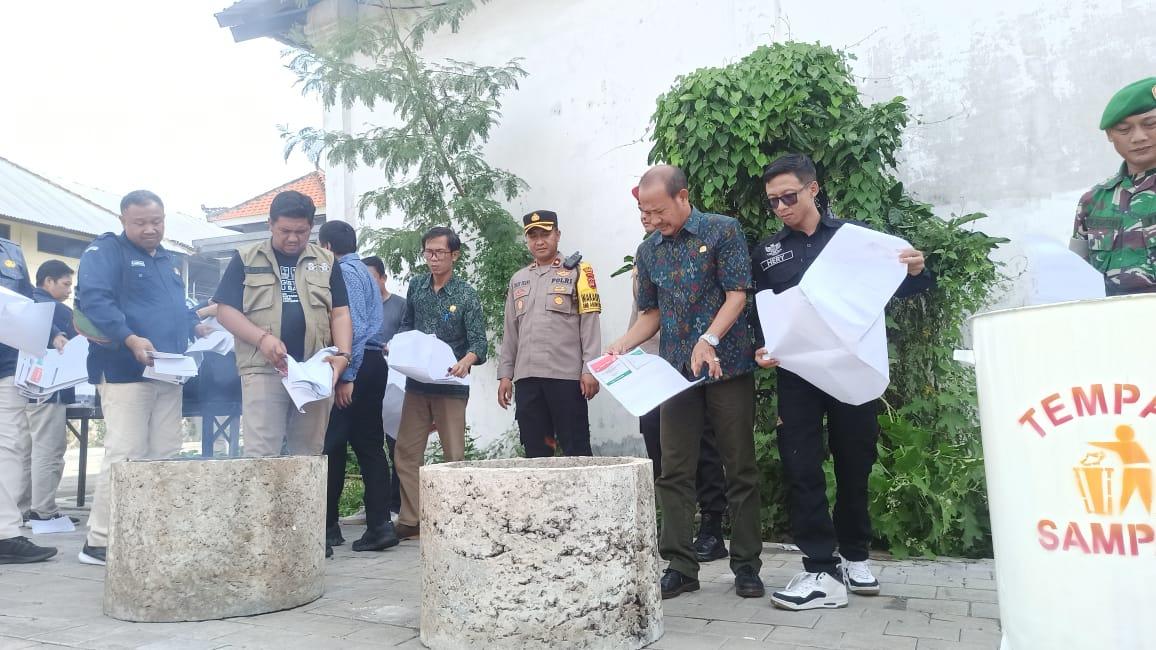 KPU-Badung-Lakukan-pemusnahan-surat-suara-yang-rusak-di-Gedung-Graha-Pemilu.jpg