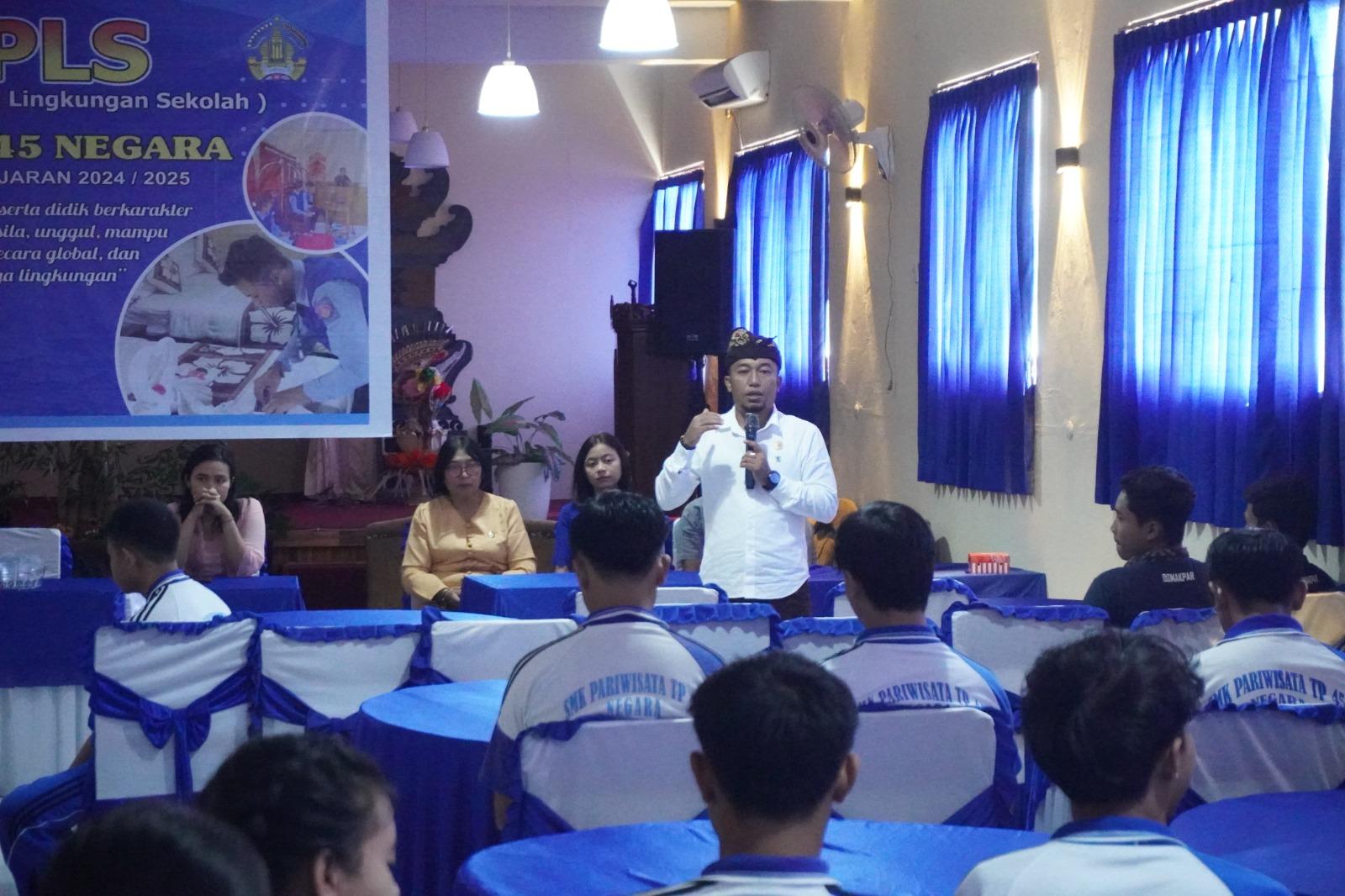 KPU Jembrana Mulai Sasar Pemilih Pemula, Siswa Memperoleh Pemahaman Pilkada Melalui Sosialisasi