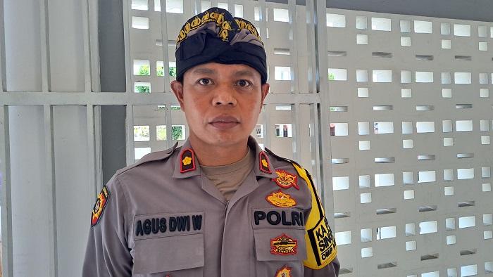 Kabag-Ops-Polres-Buleleng-saat-mengungkapkan-adanya-perintah-Polda-Bali.jpg