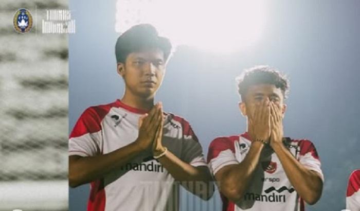 Kadek-Arel-kiri-dan-rekannya-tampak-berdoa-dalam-sesi-latihan-bersama-Timnas-Indonesia-U20.jpg
