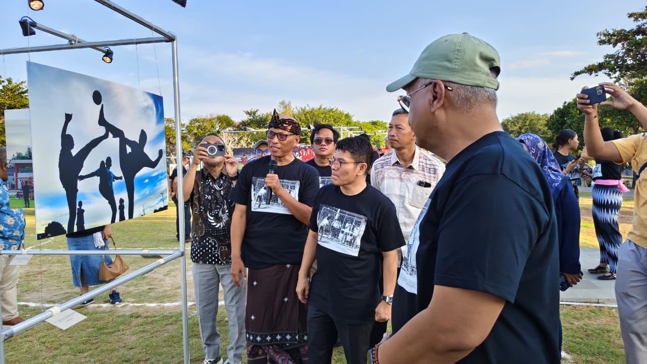KARYA Jurnalistik Era 70an, Antara tampilkan 62 foto di Pameran Fotografi Jurnalistik “Negeri Bola” - Tribun-bali.com
