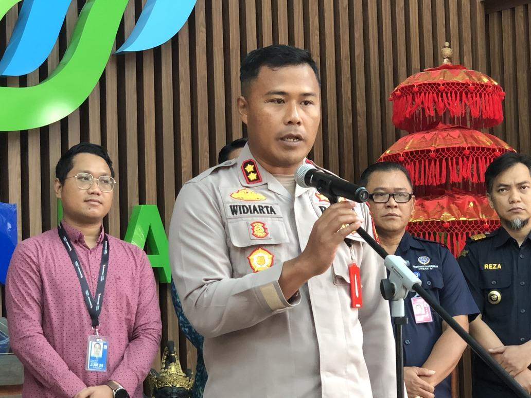 Kapolres-Kawasan-Bandara-I-Gusti-Ngurah-Rai-saat-memberikan-keterangan.jpg