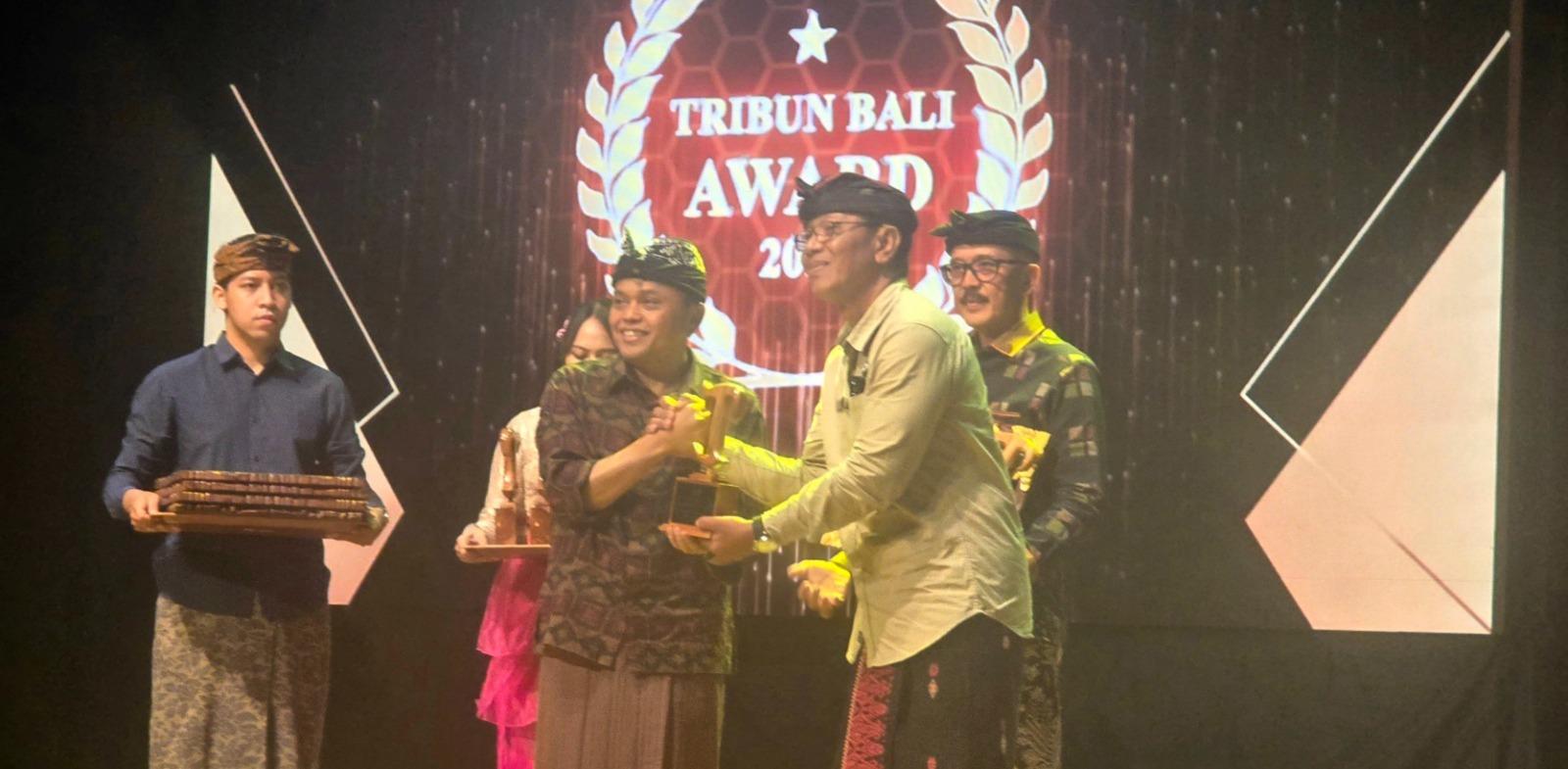 Karangasem-Raih-Penghargaan-Tribun-Bali-Awards-Atas-Upaya.jpg