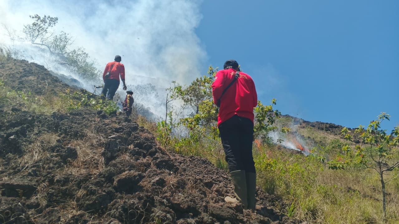 Kebakaran-di-TWA-Gunung-Batur-Bukit-Payang.jpg