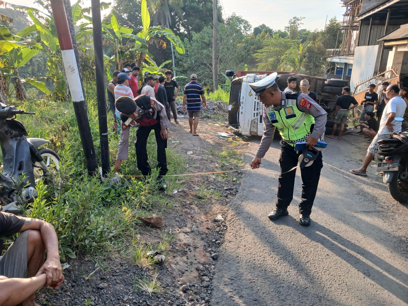 Kecelakaan-di-Tanjakan-Bebetin-Buleleng-Bali-As-Truk-Patah.jpg