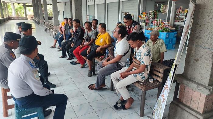Penumpang Diserobot Travel! Sopir Angkutan Terminal Gilimanuk Curhat, Polsek Janji Segera Razia