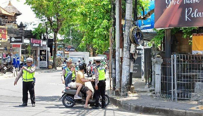 Kegiatan-hunting-system-atau-patroli-keliling-oleh-Satlantas-Polres-Badung.jpg