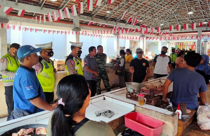 Kelurahan-kepolisian-TNI-hingga-pengelola-pasar-turun-ke-Pasar-Gilimanuk.jpg