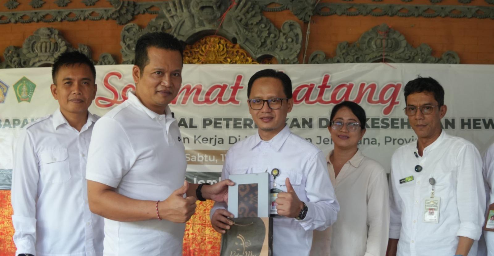 Kementan-Salurkan-Ratusan-Vaksin-LSD-ke-Jembrana-Bali-Peternak-Diminta-Jaga-Kebersihan-Kandang.jpg
