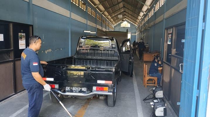 Kendaraan-barang-sedang-melakukan-uji-KIR-di-Kantor-Dishub-Gianyar.jpg