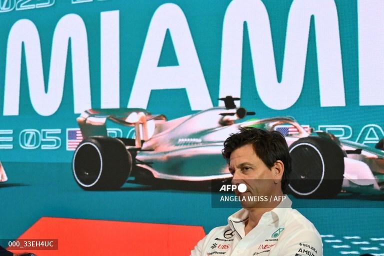Kepala-tim-Mercedes-Toto-Wolff3.jpg
